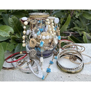 BEAUTIFUL VINTAGE AND MODERN JEWELERY MYSTERY MIX